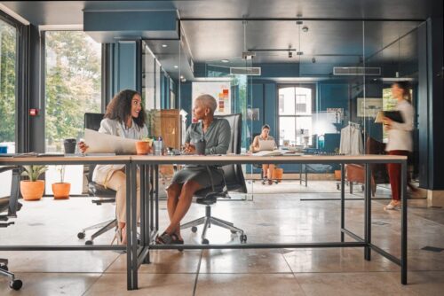 5 Advantages Of Using A Hot Desk