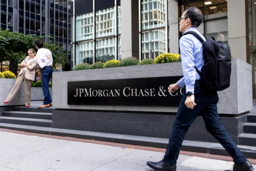 JPMorgan Full-Time Office Mandate: A Risky Move In A Hybrid World
